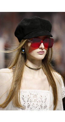 Details Christian Dior , Details Dior Fall 2018 Ready-to-Wear , Детали показа Кристиан Диор , Детали показа Диор осень зима 2018 , Fashion show , неделя моды в Париже , PFW , Мария Грация Кьюри , Mainstyles